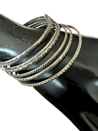 Bracelet de jeune fille, semainier 1960/ 1970 vintage . Joncs