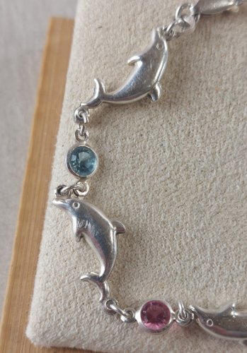 Bracelet décor dauphin, pierres multicolores, en argent massif