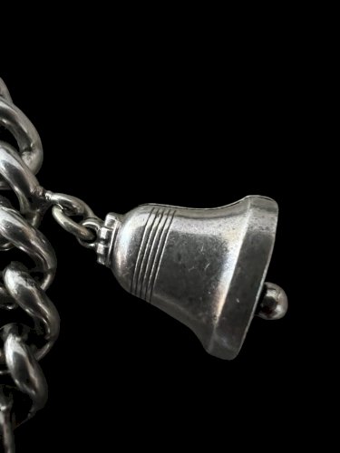 Bracelet gourmette breloques- Chat panier oiseau cloche vintage ancien Vers 1950