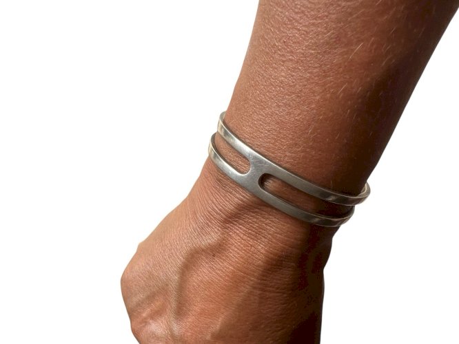 Bracelet manchette design 1970 argent Poinçonné signé H Pozzo unisexe, vintage