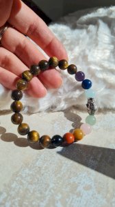 Lucky charm bracelet with semi-precious stones lithotherapy