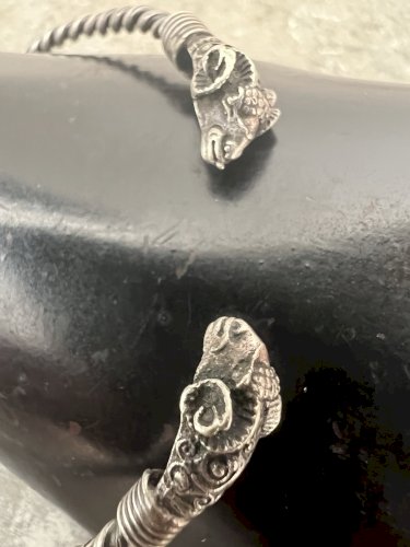 Bracelet souple torsadée bélier unisexe vintage ancien argent massif