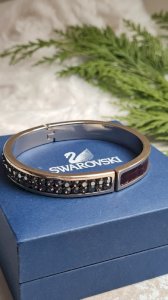 Swarovski bracelet: crystals & leather