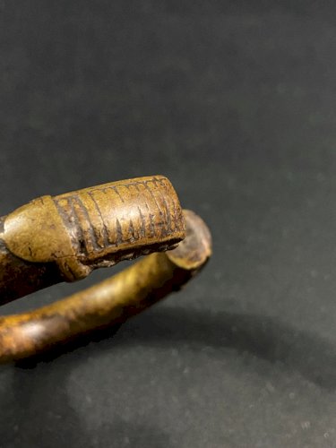 Bracelet torque en bronze à décor géométrique Mali, Burkina Faso fin XIXe