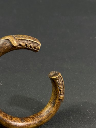 Bracelet torque en bronze à décor géométrique Mali, Burkina Faso fin XIXe