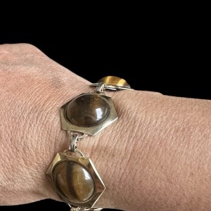 Vintage bracelet from around 1960-1970 with important half tiger's eye cabochons.