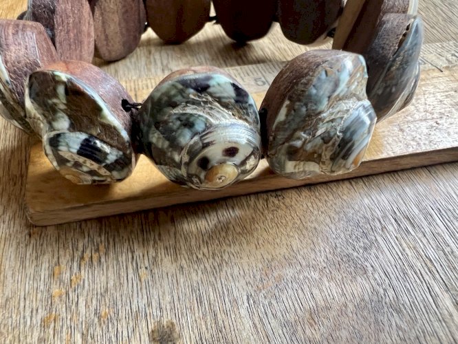 Bracelet vintage bois et coquillages sur élastique collection charme décoratif