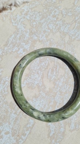 Bracelets en jade vendus en lot