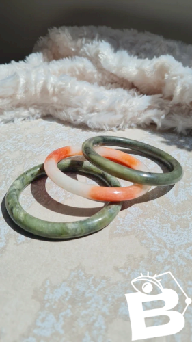 Bracelets en jade vendus en lot