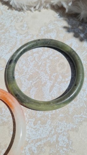 Bracelets en jade vendus en lot