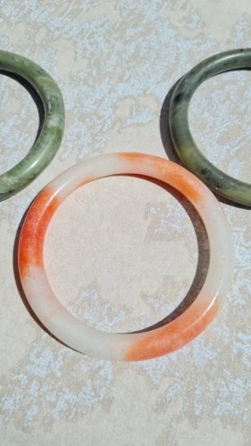 Bracelets en jade vendus en lot