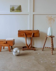 Brigitte, la grande travailleuse en bois N°150