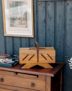 Brigitte, la mini travailleuse en bois N°114