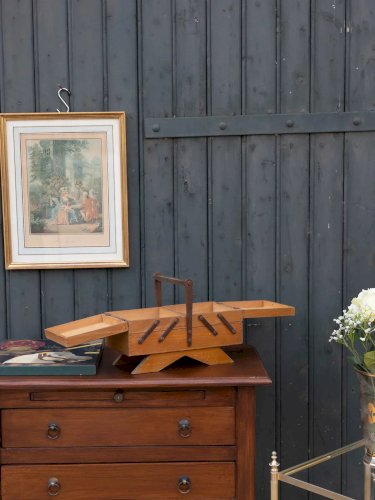 Brigitte, la mini travailleuse en bois N°114