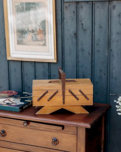 Brigitte, la mini travailleuse en bois N°114