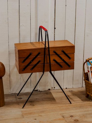 Brigitte, la travailleuse dépliante en bois N°148