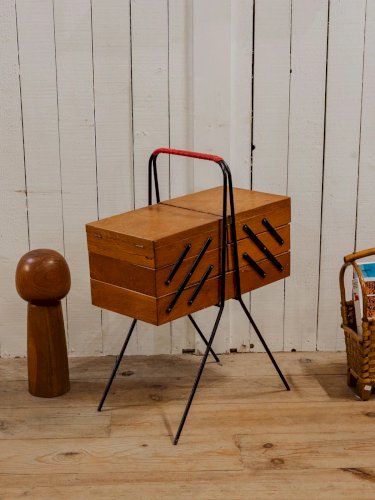 Brigitte, la travailleuse dépliante en bois N°148