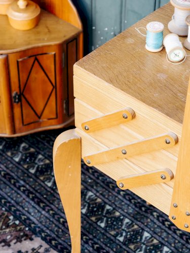 Brigitte, la travailleuse en bois N°93