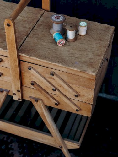 Brigitte, la travailleuse en bois N°96