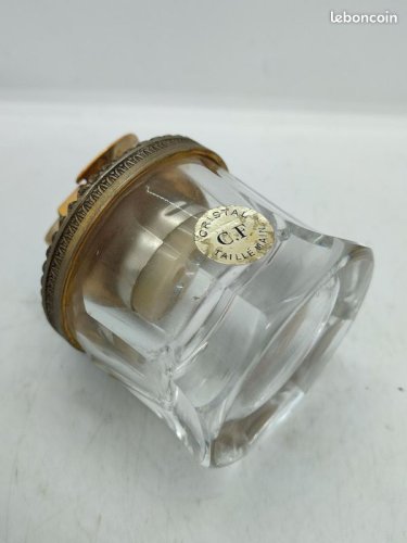 Briquet ancien en cristal taille main en bon etat