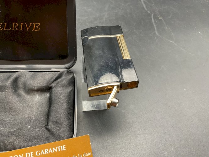 BRIQUET  BELRIVE EN LAQUE DE CHINE Pour fumeur de cigare.
