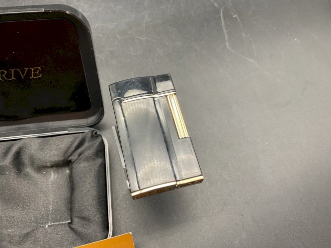 BRIQUET  BELRIVE EN LAQUE DE CHINE Pour fumeur de cigare.