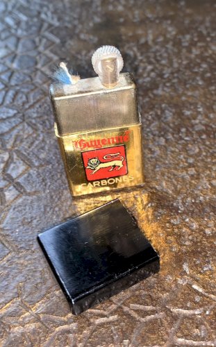 Briquet publicitaire à essence vintage 1960's Guyenne carbones