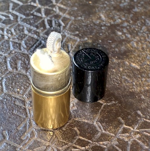 Briquet publicitaire féminin tube à essence vintage 1960's meules Norton Paris