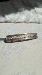broche ancienne ajourée courbée