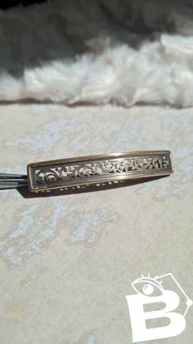 broche ancienne ajourée courbée