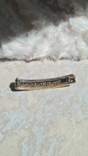broche ancienne ajourée courbée