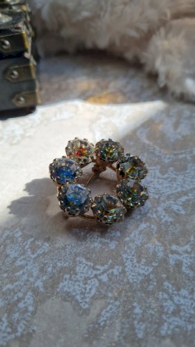 Broche ancienne avec de gros strass multicolores
