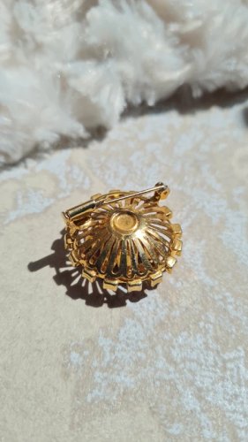 Broche ancienne avec strass de couleur rose  fuchsia