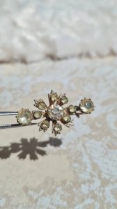 Broche ancienne avec strass