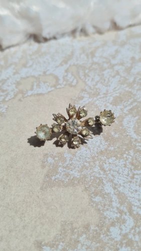 Broche ancienne avec strass