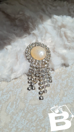 Broche ancienne avec strass