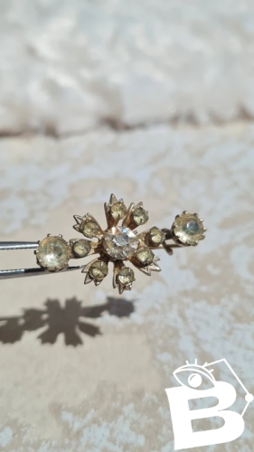 Broche ancienne avec strass