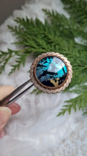 broche ancienne avec une aile de papillon  années 20-30