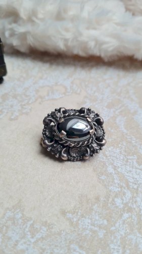 Broche ancienne avec une hématite style Baroque
