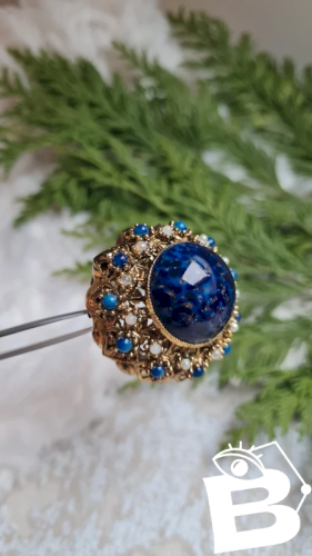 Broche ancienne cabochon, filigrane et pâte de verre