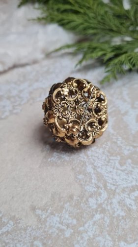 Broche ancienne cabochon, filigrane et pâte de verre