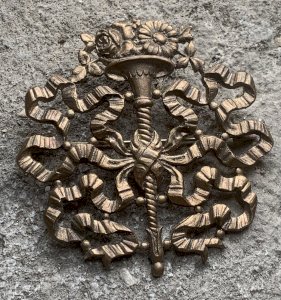 broche ancienne décor floral avec ruban période XIXe Nap III belle époque