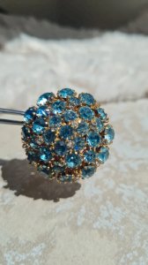 Broche  ancienne dôme de strass bleu