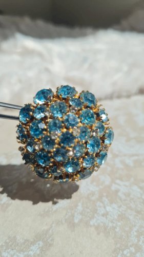 Broche  ancienne dôme de strass bleu