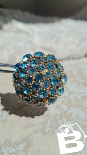 Broche  ancienne dôme de strass bleu