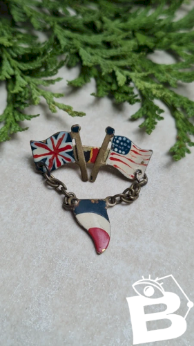 Broche ancienne drapeaux alliance Americo -Franco -Britanique