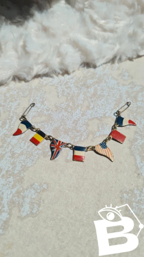 Broche ancienne drapeaux alliés de la libération