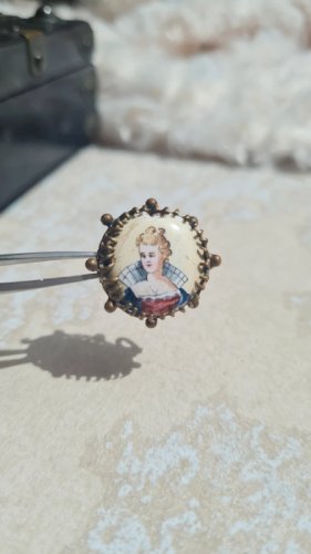 Broche ancienne émaillée