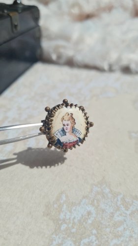 Broche ancienne émaillée