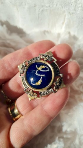 Broche Ancienne émaux de Bressan lettre G